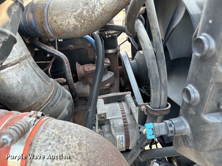 image for item DX0983 2006 International 9200i semi truck