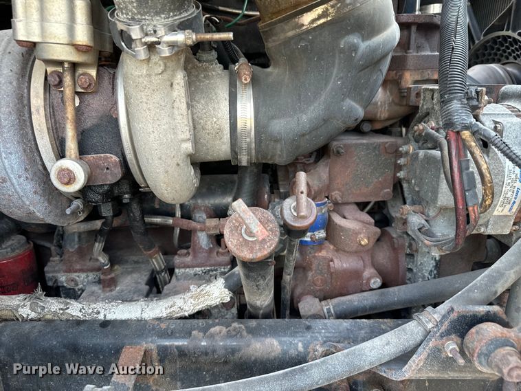 image for item DX0983 2006 International 9200i semi truck