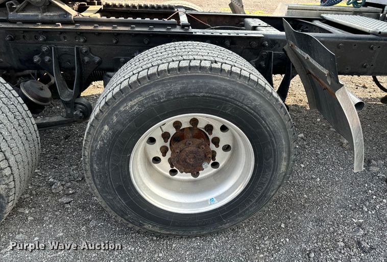 image for item DX0983 2006 International 9200i semi truck