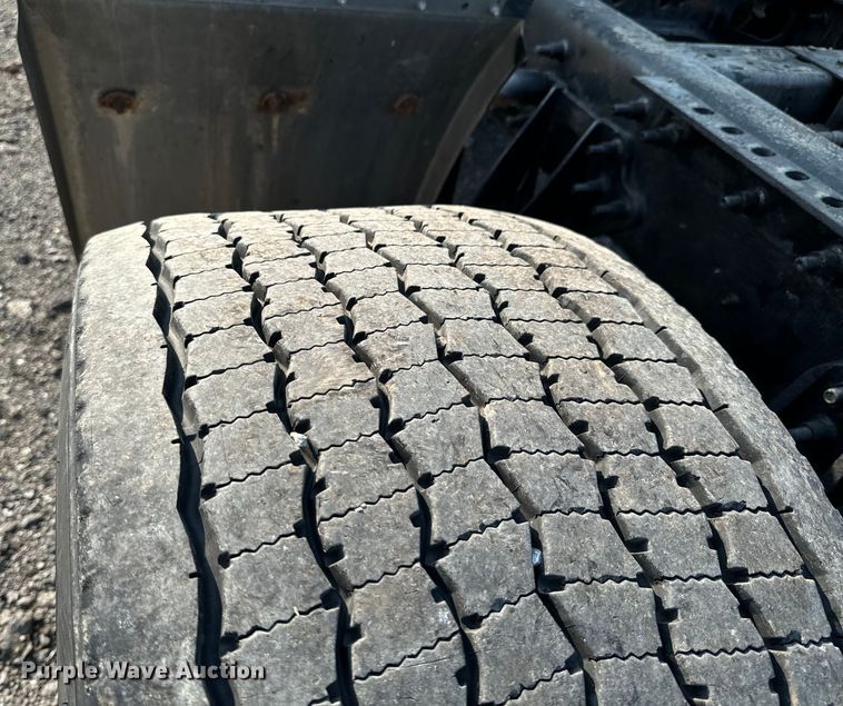 image for item DX0983 2006 International 9200i semi truck