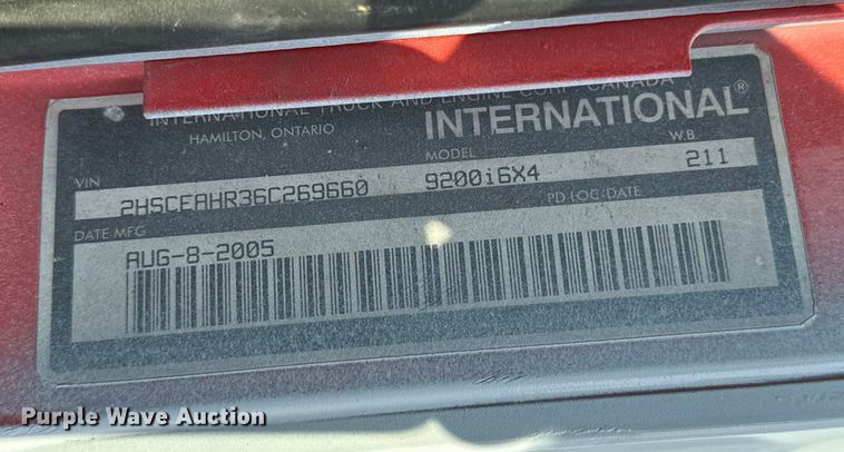 image for item DX0983 2006 International 9200i semi truck
