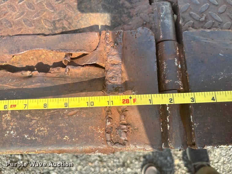 image for item DX0984 1982 Trail-Eze hydratail equipment trailer