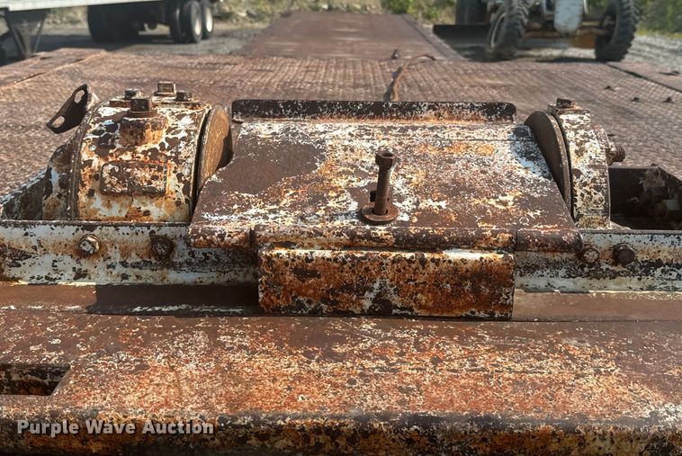 image for item DX0984 1982 Trail-Eze hydratail equipment trailer