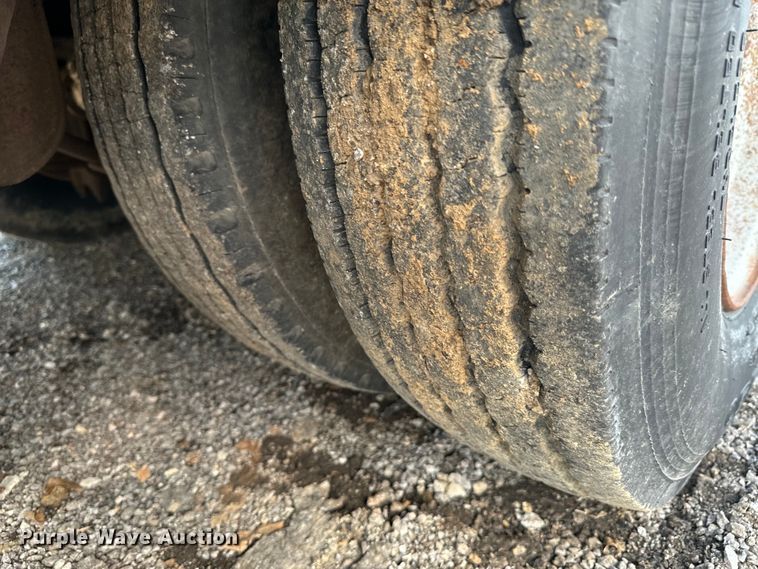 image for item DX0984 1982 Trail-Eze hydratail equipment trailer