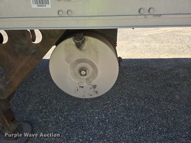 image for item DX1460 2007 Utility Trailer refrigerated van trailer