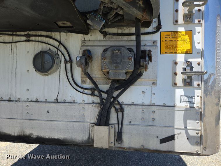 image for item DX1460 2007 Utility Trailer refrigerated van trailer