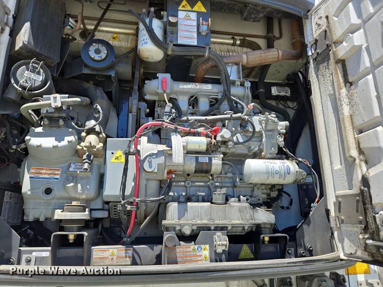 image for item DX1471 2007 Utility Trailer refrigerated van trailer