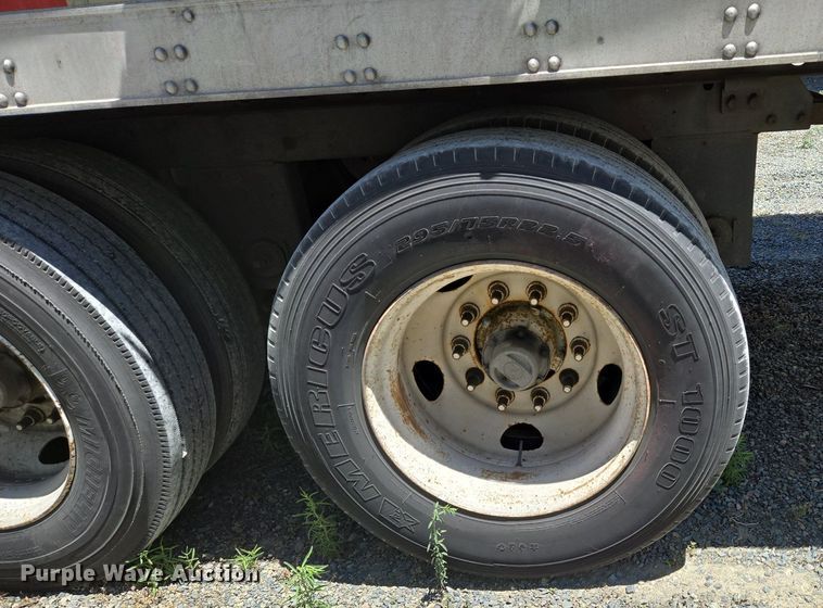 image for item DX1471 2007 Utility Trailer refrigerated van trailer