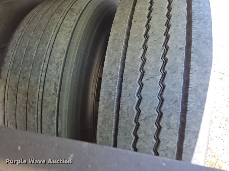 image for item DX1471 2007 Utility Trailer refrigerated van trailer