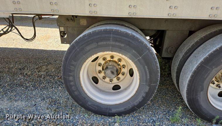 image for item DX1471 2007 Utility Trailer refrigerated van trailer