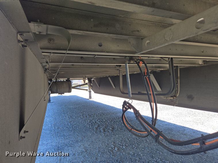 image for item DX1477 2007 Utility Trailer refrigerated van trailer