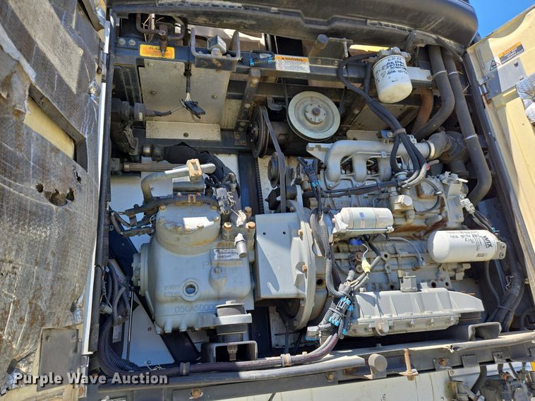 image for item DX1477 2007 Utility Trailer refrigerated van trailer