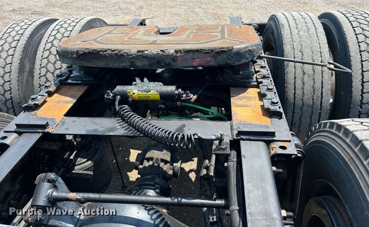 image for item EG0823 2016 Freightliner  Cascadia semi truck