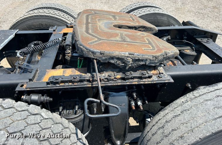 image for item EG0823 2016 Freightliner  Cascadia semi truck