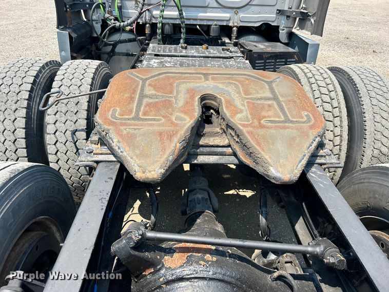 image for item EG0823 2016 Freightliner  Cascadia semi truck