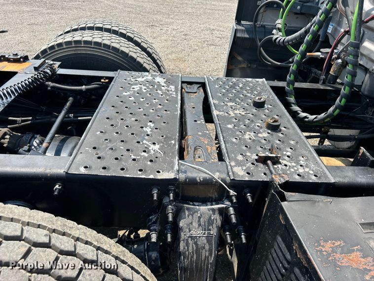 image for item EG0823 2016 Freightliner  Cascadia semi truck