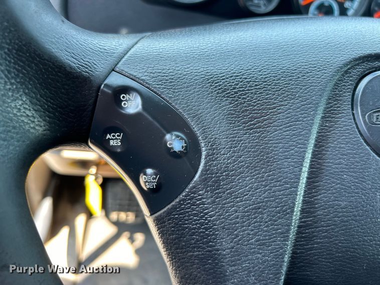 image for item EG0823 2016 Freightliner  Cascadia semi truck