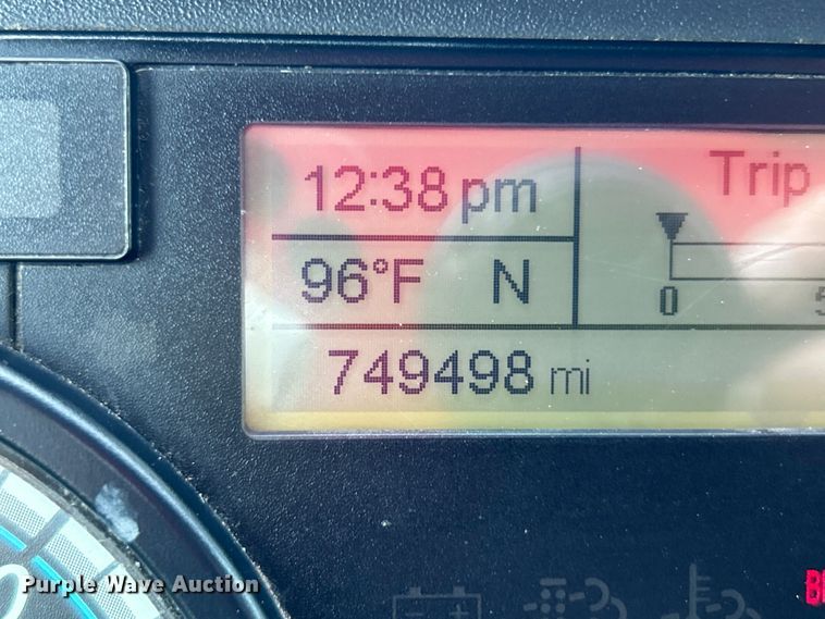 image for item EG0823 2016 Freightliner  Cascadia semi truck