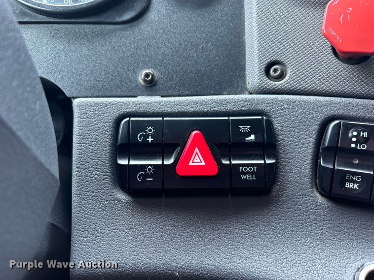 image for item EG0823 2016 Freightliner  Cascadia semi truck