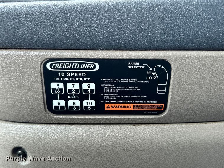 image for item EG0823 2016 Freightliner  Cascadia semi truck