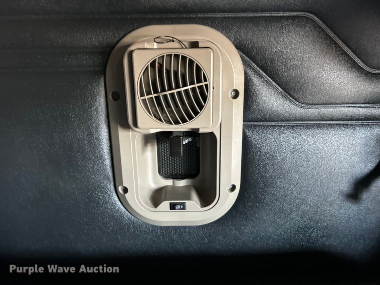 image for item EG0823 2016 Freightliner  Cascadia semi truck