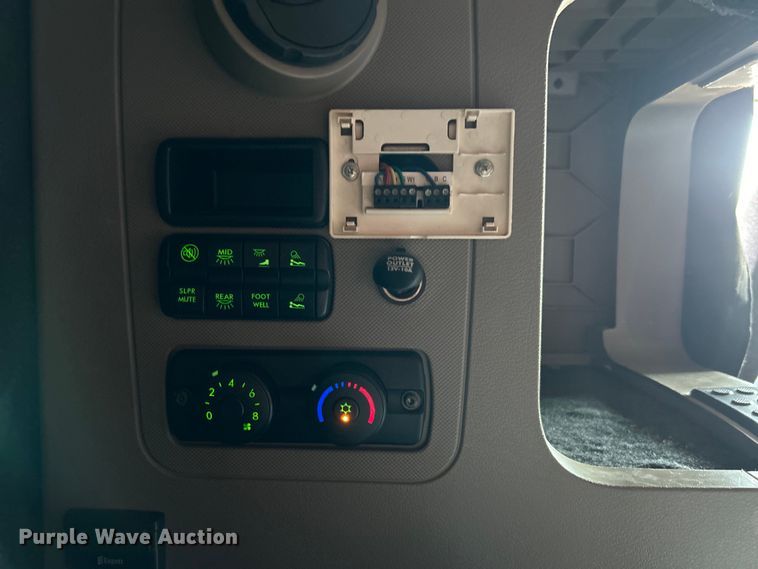 image for item EG0823 2016 Freightliner  Cascadia semi truck