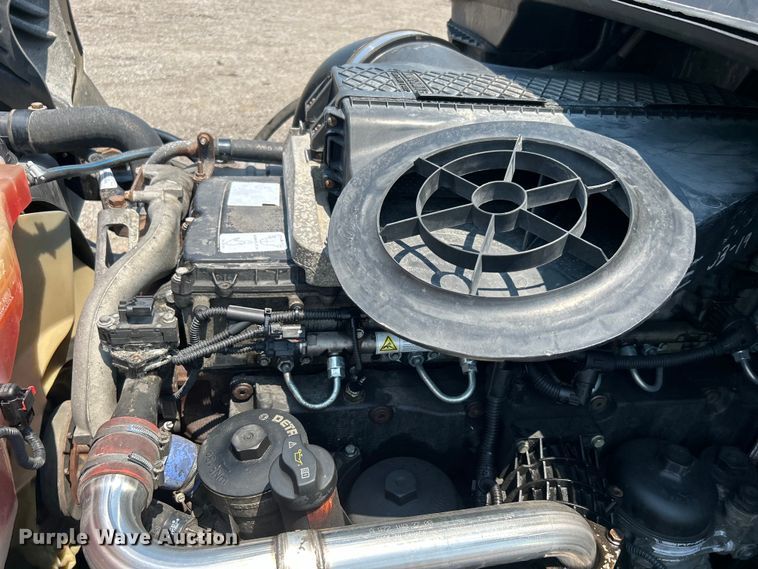 image for item EG0823 2016 Freightliner  Cascadia semi truck