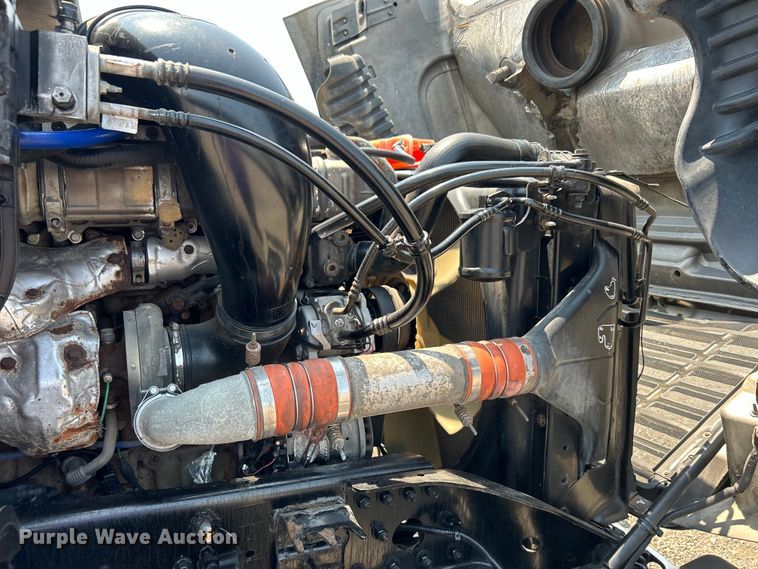 image for item EG0823 2016 Freightliner  Cascadia semi truck