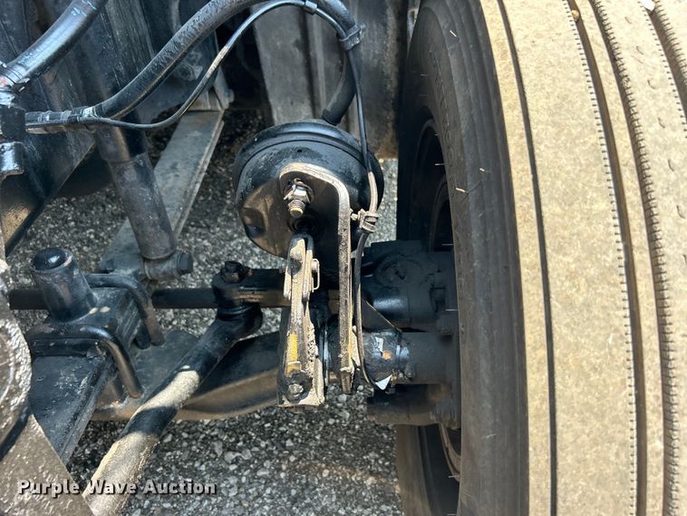 image for item EG0823 2016 Freightliner  Cascadia semi truck