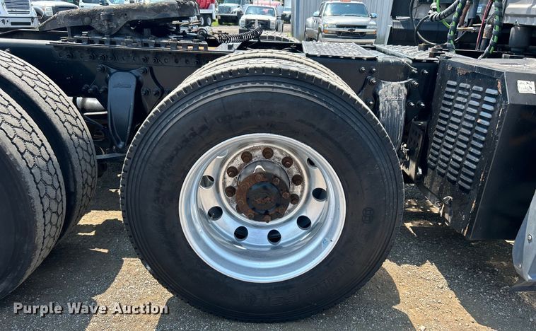 image for item EG0823 2016 Freightliner  Cascadia semi truck