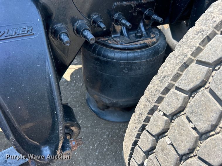 image for item EG0823 2016 Freightliner  Cascadia semi truck