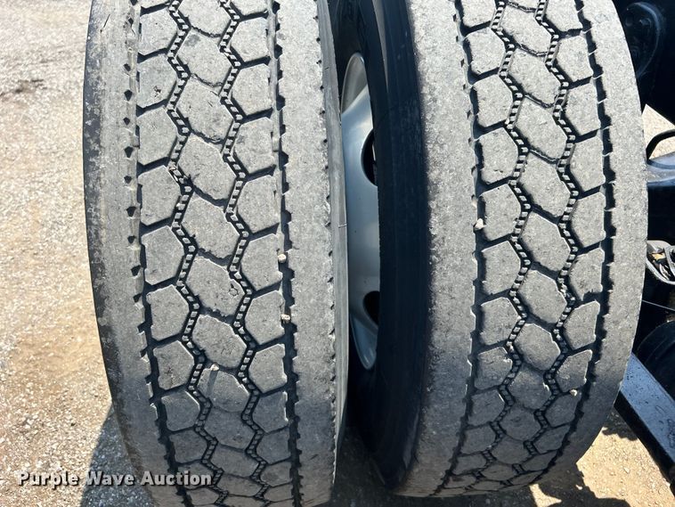 image for item EG0823 2016 Freightliner  Cascadia semi truck