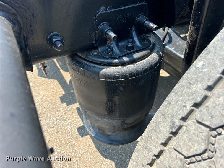 image for item EG0823 2016 Freightliner  Cascadia semi truck