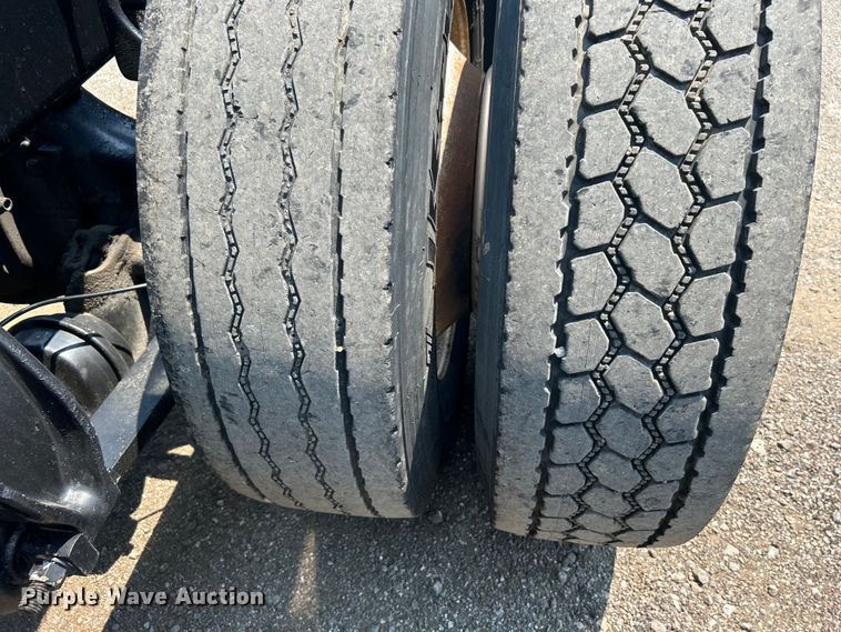 image for item EG0823 2016 Freightliner  Cascadia semi truck