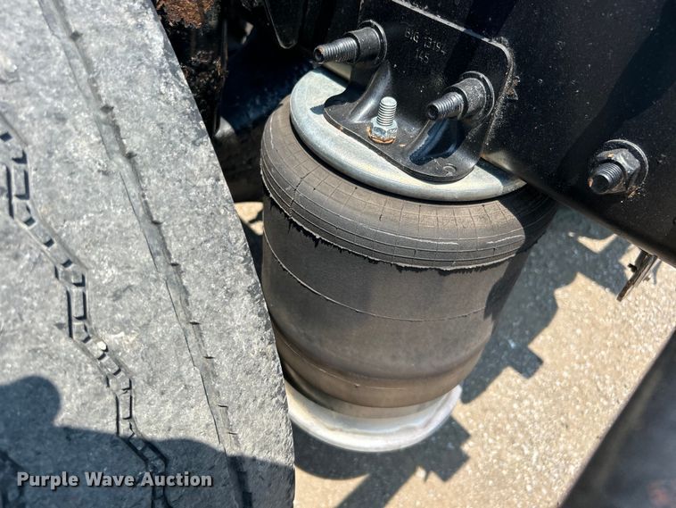 image for item EG0823 2016 Freightliner  Cascadia semi truck