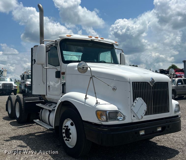 image for item EG0868 2006 International 9400i semi truck