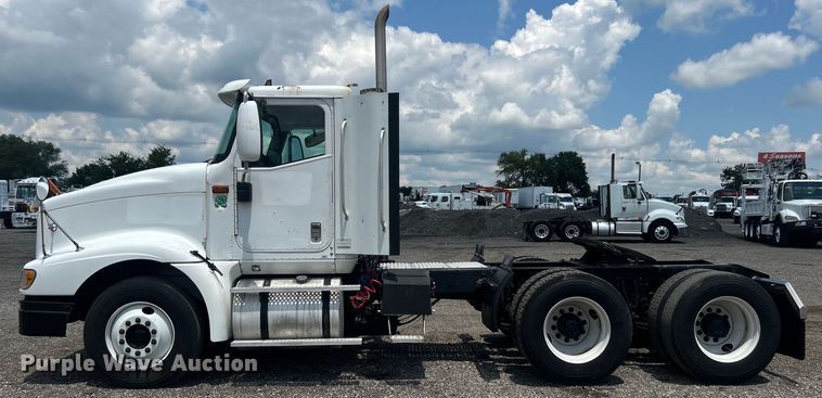 image for item EG0868 2006 International 9400i semi truck