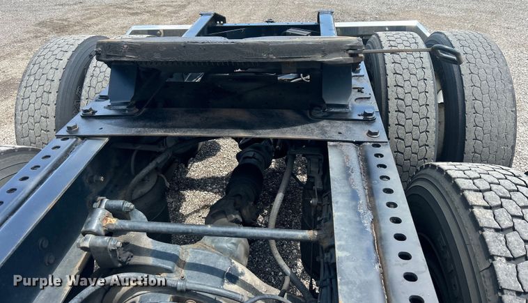 image for item EG0868 2006 International 9400i semi truck