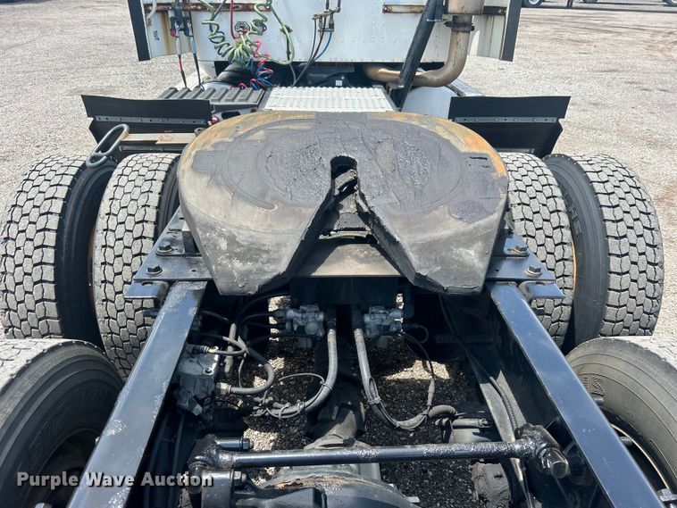 image for item EG0868 2006 International 9400i semi truck