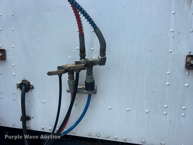 image for item EG0868 2006 International 9400i semi truck