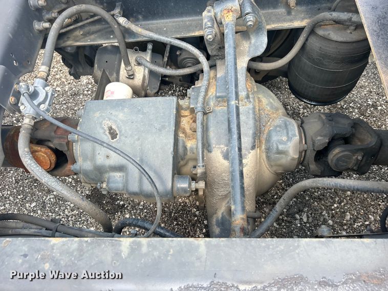 image for item EG0868 2006 International 9400i semi truck