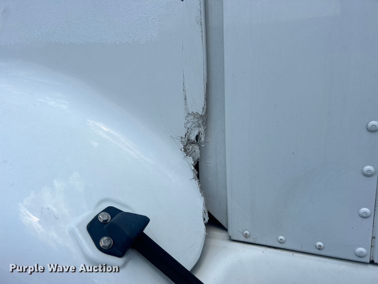 image for item EG0868 2006 International 9400i semi truck