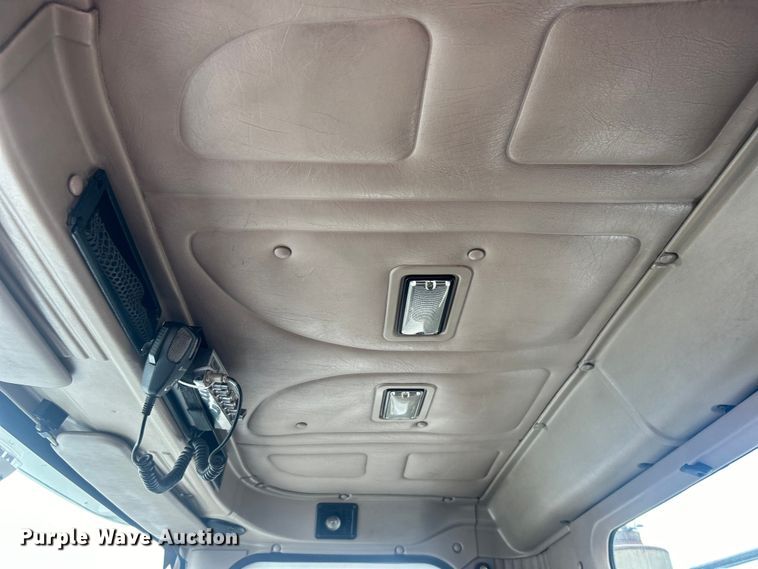 image for item EG0868 2006 International 9400i semi truck