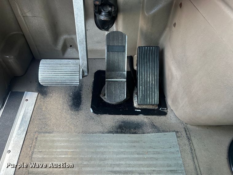 image for item EG0868 2006 International 9400i semi truck