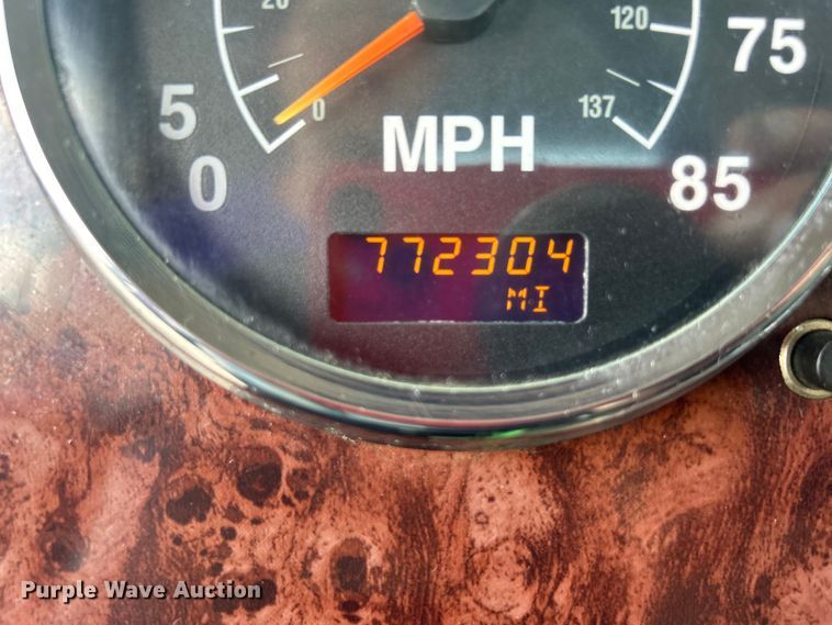 image for item EG0868 2006 International 9400i semi truck