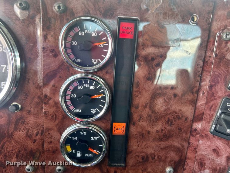 image for item EG0868 2006 International 9400i semi truck