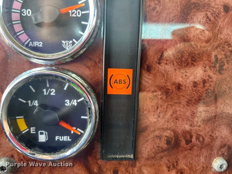 image for item EG0868 2006 International 9400i semi truck