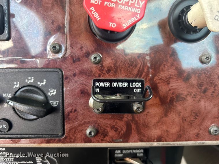 image for item EG0868 2006 International 9400i semi truck