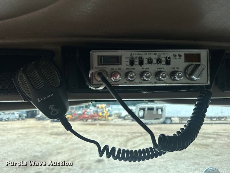 image for item EG0868 2006 International 9400i semi truck