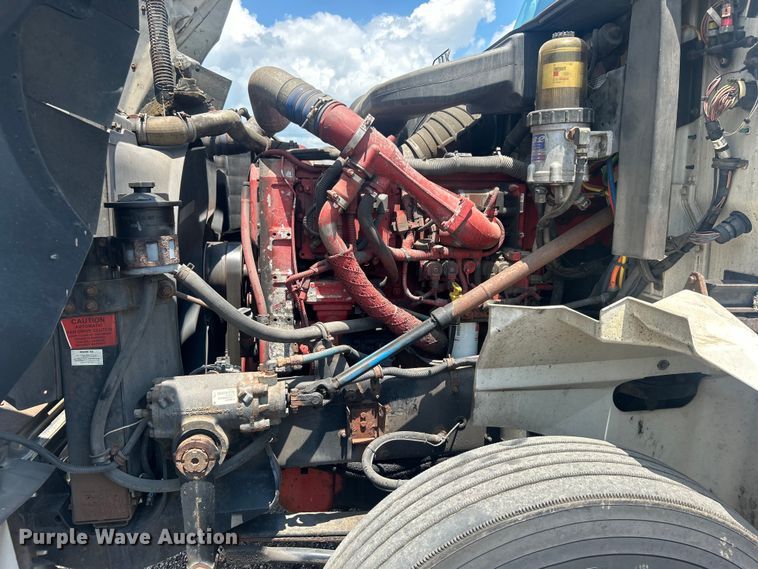 image for item EG0868 2006 International 9400i semi truck